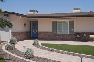 2526 E Mercer Ln in Phoenix, AZ - Building Photo - Building Photo