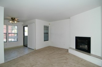 Gunn Road Commons in Carmichael, CA - Building Photo - Interior Photo