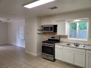 904 Chote Ave in Austin, TX - Building Photo - Building Photo