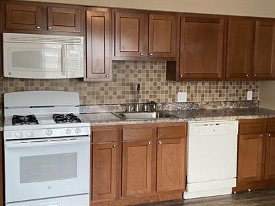 2277 S 6th St in Springfield, IL - Building Photo