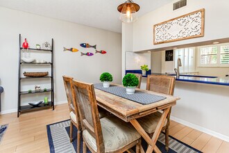 6051 Sun Blvd, Unit 215 in St. Petersburg, FL - Building Photo - Building Photo