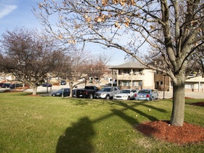 Holiday Blair House in Normal, IL - Foto de edificio - Building Photo