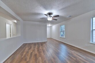 3662 Fuller Bluff Dr in Spring, TX - Foto de edificio - Building Photo