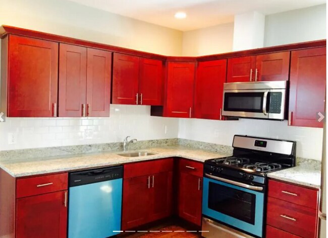 49 Beech Glen St, Unit 2 in Boston, MA - Foto de edificio - Building Photo