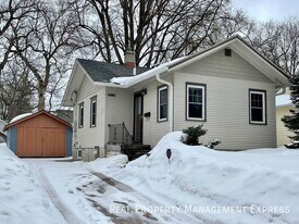 Cozy 2 Bedroom 1 Bathroom Home in Sioux Falls, SD - Building Photo