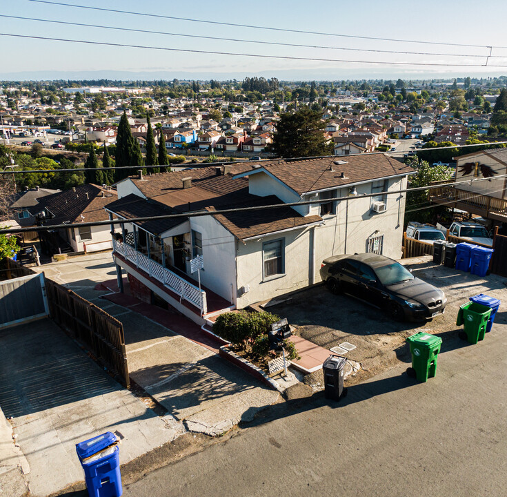 14875 Saturn Dr in San Leandro, CA - Building Photo