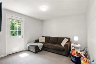 102 Wooster St in Shelton, CT - Building Photo - Building Photo