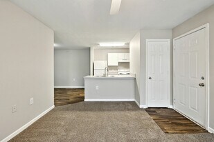 Hallmark at Columbia in Columbia, TN - Building Photo