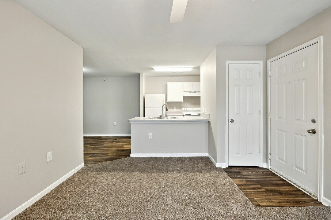 Hallmark at Columbia in Columbia, TN - Building Photo