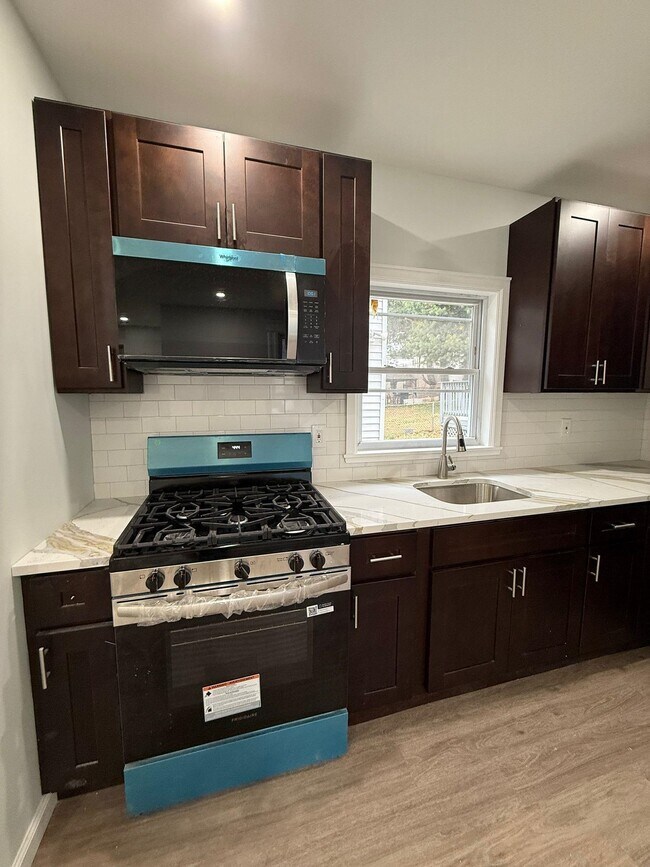 407 Elm St in Kearny, NJ - Building Photo - Building Photo