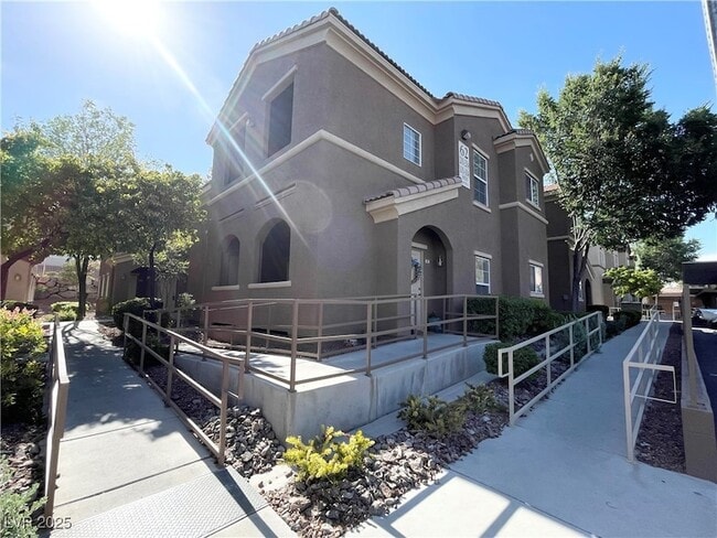 3925 Legend Hills St, Unit 201 in Las Vegas, NV - Building Photo - Building Photo