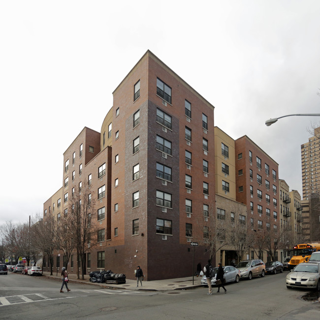 825 E 179th St in Bronx, NY - Building Photo - Building Photo