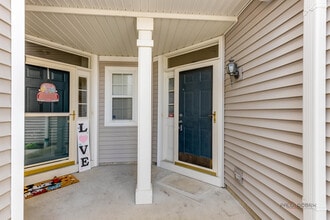 708 Valley View Ct in Aurora, IL - Building Photo - Building Photo