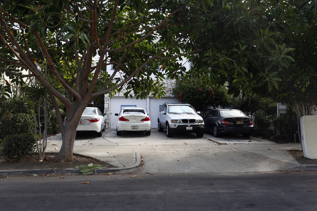 3646 Vinton Ave in Los Angeles, CA - Foto de edificio - Building Photo