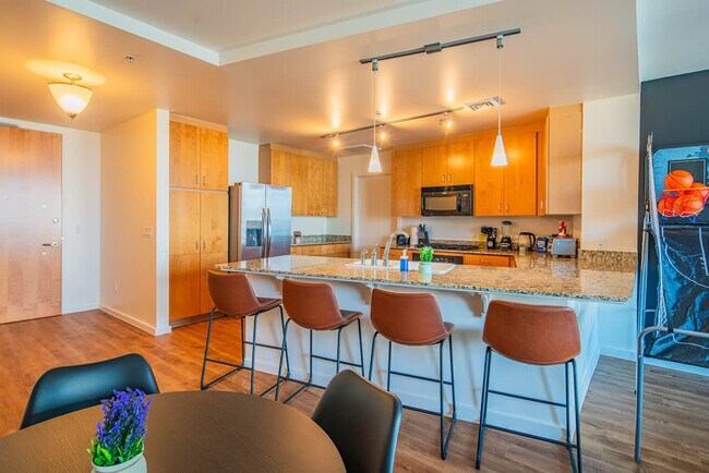 44 W Monroe St in Phoenix, AZ - Building Photo - Building Photo