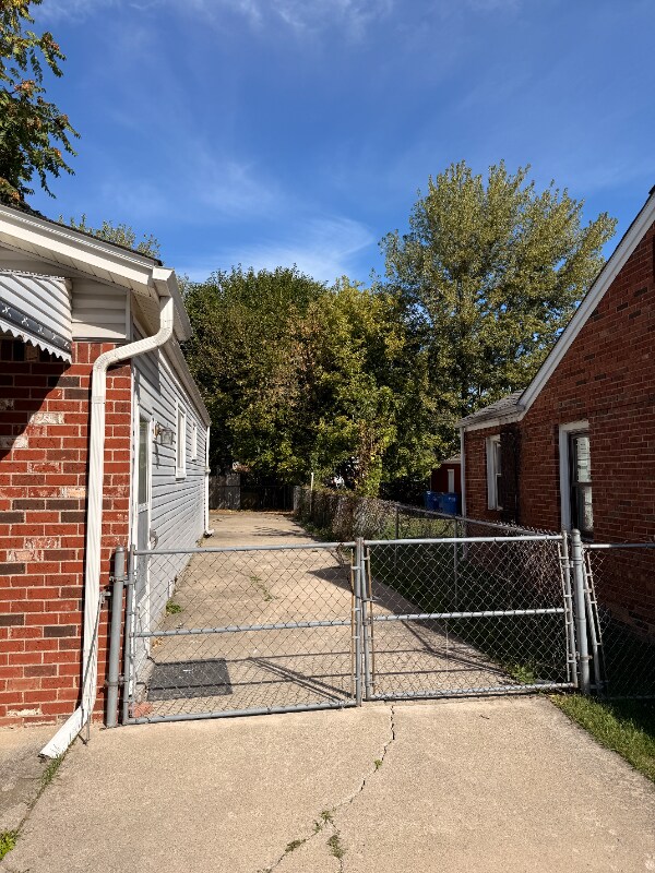 7251 Studebaker Ave in Warren, MI - Building Photo - Building Photo