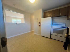 70 Carroll Ave in Newport, RI - Building Photo - Building Photo