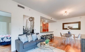 300 W Beech St in San Diego, CA - Building Photo - Building Photo