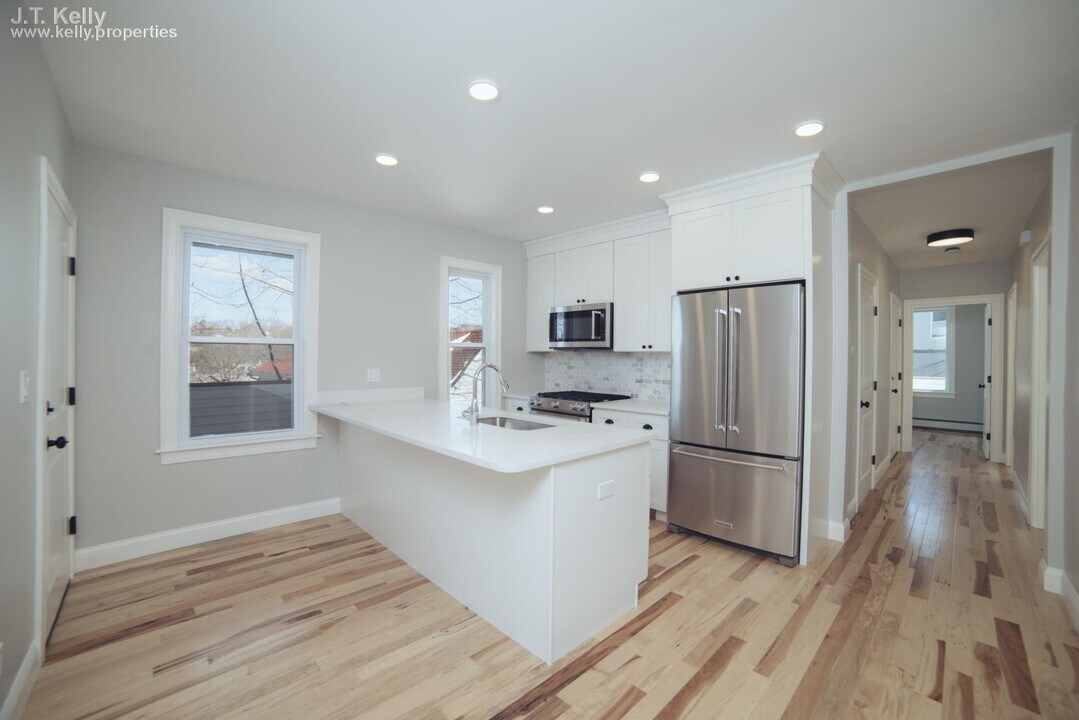 10 Duffley Ct in Brookline, MA - Building Photo