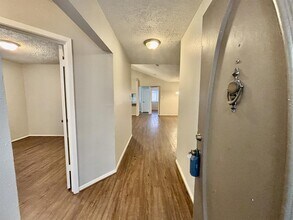 9219 Goodmeadow Dr in Houston, TX - Foto de edificio - Building Photo