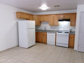 303 McClintock Dr in El Paso, TX - Building Photo - Building Photo