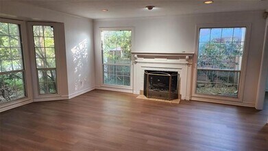 9239 E Lake Highlands Dr in Dallas, TX - Building Photo - Building Photo