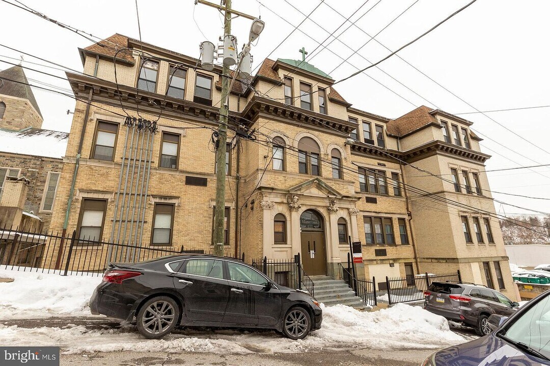 171 Grape St in Philadelphia, PA - Building Photo