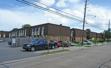 Treetops Townhomes Condominiums in Metairie, LA - Building Photo - Building Photo