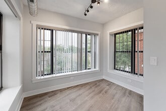 7645 N Sheridan Rd in Chicago, IL - Building Photo - Building Photo