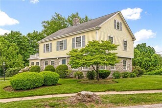 160 Ann Mary Brown Dr in Warwick, RI - Foto de edificio - Building Photo