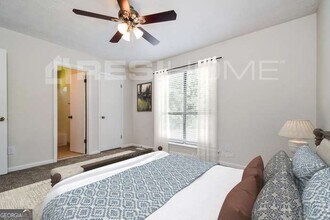 1719 Vauxhall Dr in Lithonia, GA - Foto de edificio - Building Photo