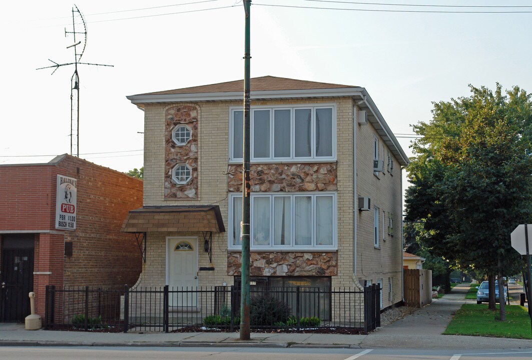 7027 W Archer Ave in Chicago, IL - Foto de edificio