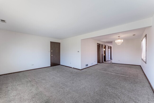 7560 Banks St in Justice, IL - Building Photo - Building Photo