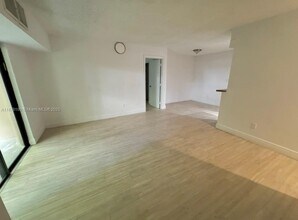 2201 Brickell Ave in Miami, FL - Building Photo - Building Photo
