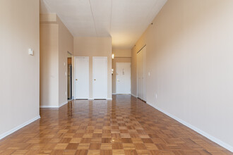 Metro View in Astoria, NY - Building Photo - Interior Photo