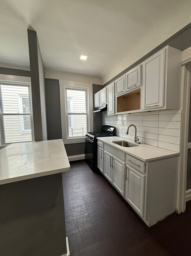 445 Broadway, Unit 3L in Newark, NJ - Foto de edificio - Building Photo