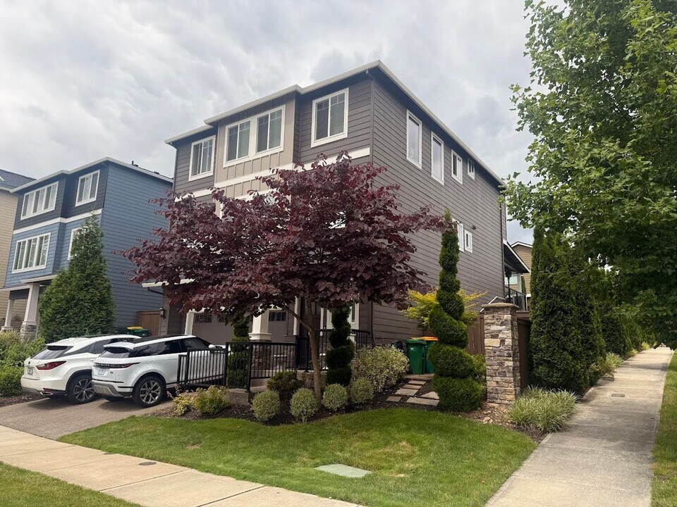 15557 SW Wren Ln in Beaverton, OR - Building Photo
