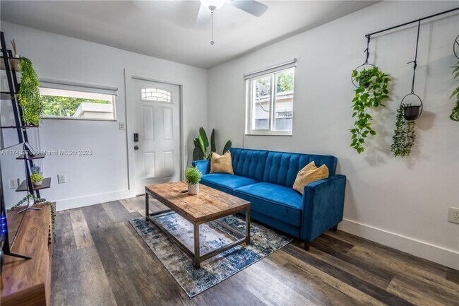 2631 NW 24th Ave-Unit -3 in Miami, FL - Building Photo - Building Photo