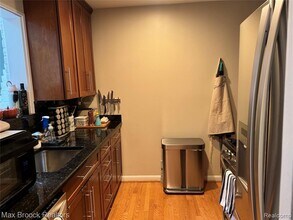 383 W Brown St in Birmingham, MI - Building Photo - Building Photo