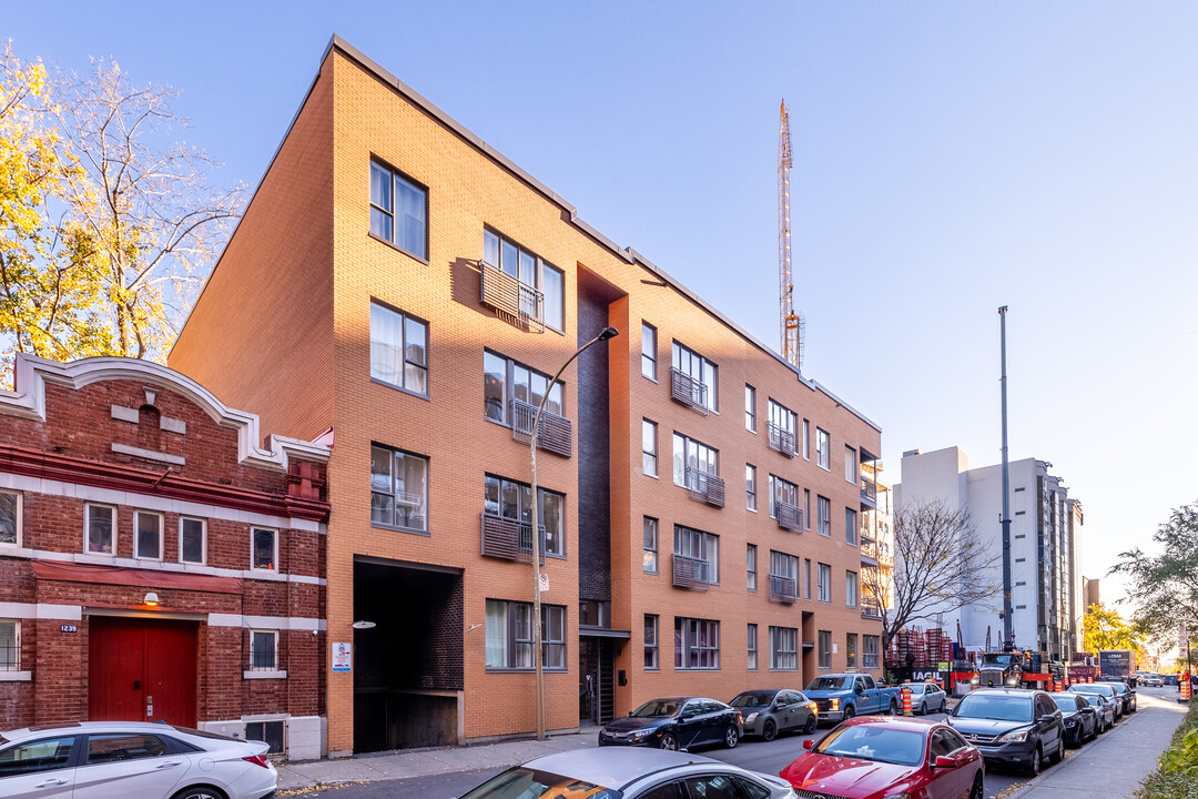 1221 De L'hôtel-De-Ville Av in Montréal, QC - Building Photo