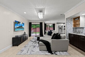 13575 Columbine Ave in Wellington, FL - Building Photo - Building Photo