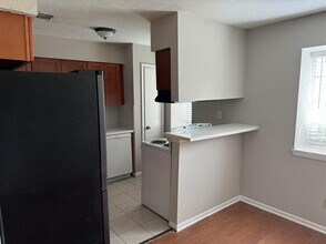 7510 Londres Dr in Houston, TX - Building Photo - Building Photo