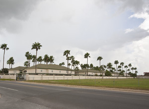 Paradise Village Apartments in McAllen, TX - Building Photo - Building Photo