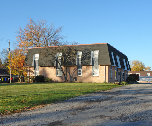 142 Shields Rd in Youngstown, OH - Foto de edificio - Building Photo