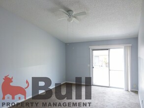 28 Sandalwood Ct in Oviedo, FL - Foto de edificio - Building Photo