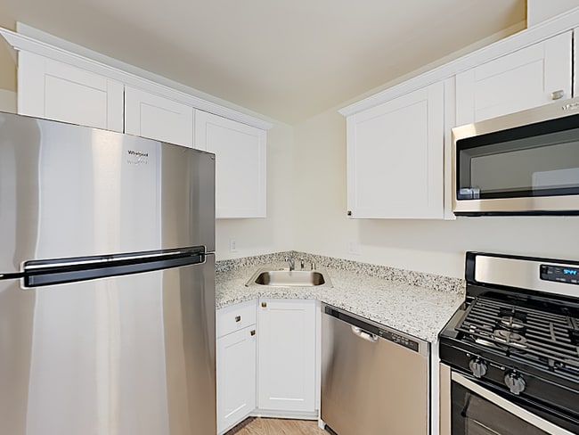 2065 15th Ave in Sacramento, CA - Building Photo - Building Photo