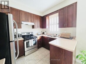 7208 Triumph Ln in Mississauga, ON - Building Photo - Building Photo
