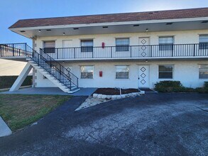 227 Castlewood Dr in North Palm Beach, FL - Building Photo - Building Photo