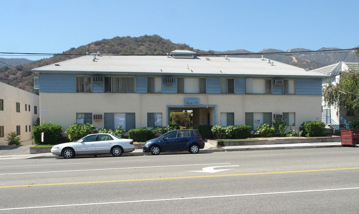 3002 Honolulu Ave in La Crescenta, CA - Building Photo