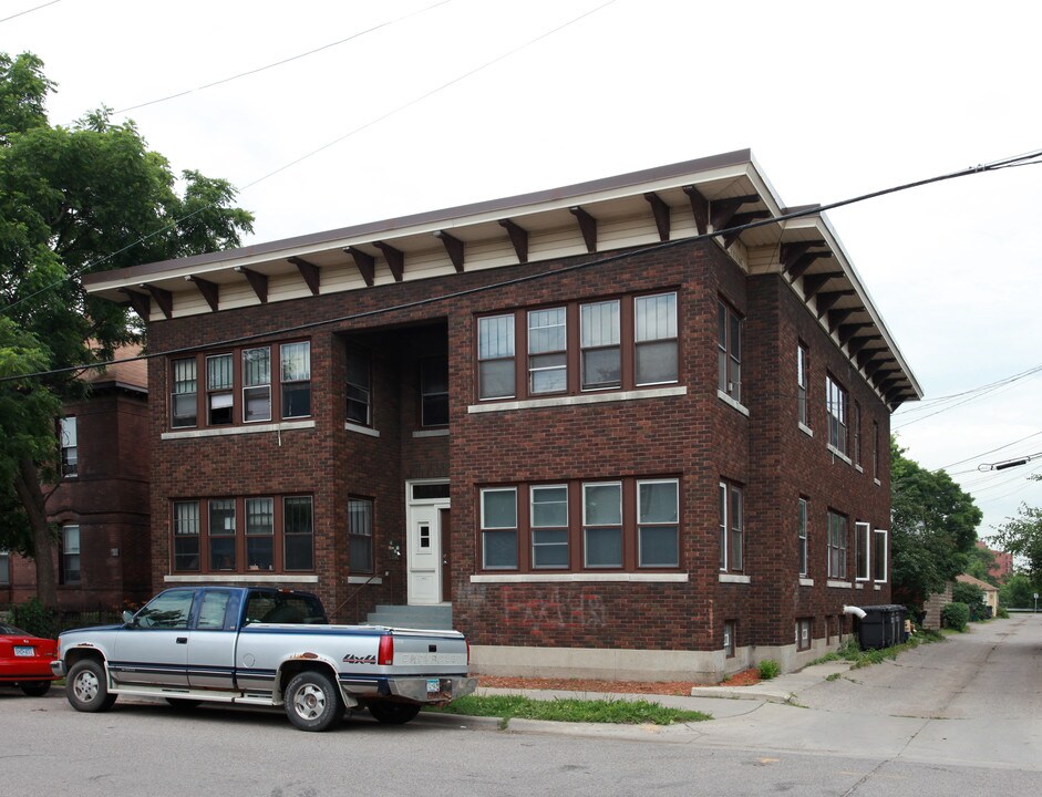 1010 E 19th St in Minneapolis, MN - Building Photo